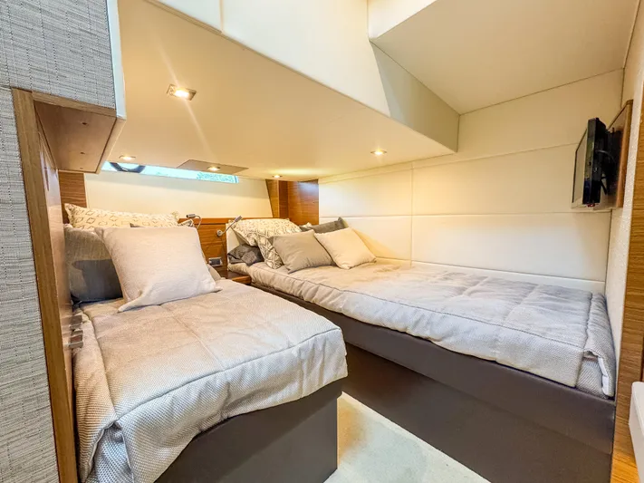 Escapade Yacht Photos Pics 