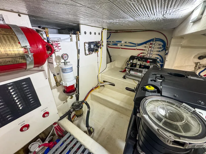 Escapade Yacht Photos Pics 