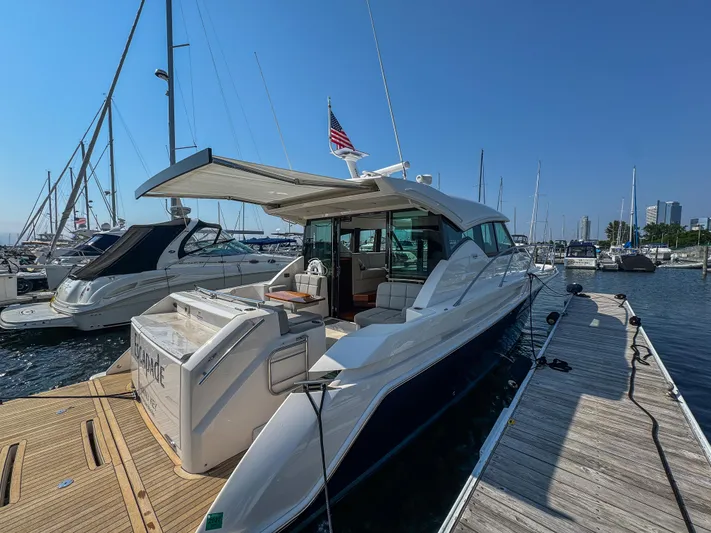 Escapade Yacht Photos Pics 