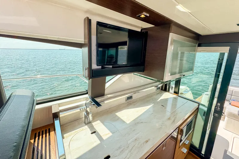 Escapade Yacht Photos Pics 