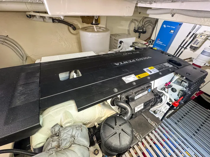 Escapade Yacht Photos Pics 