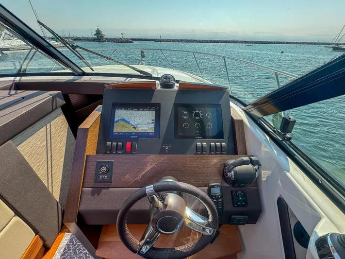 Escapade Yacht Photos Pics 