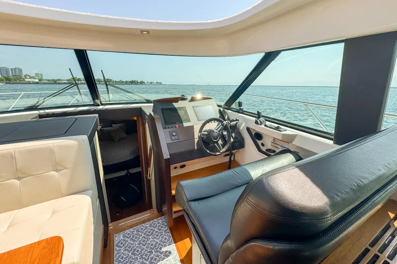 Escapade Yacht Photos Pics 