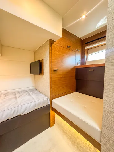 Escapade Yacht Photos Pics 