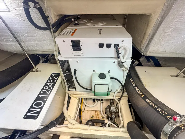 Escapade Yacht Photos Pics 