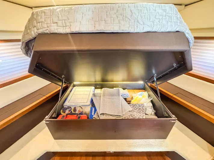 Escapade Yacht Photos Pics 