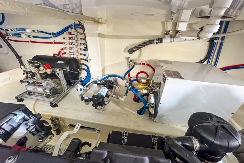 Escapade Yacht Photos Pics 