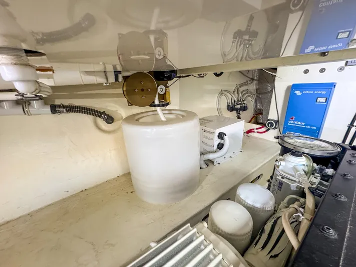 Escapade Yacht Photos Pics 