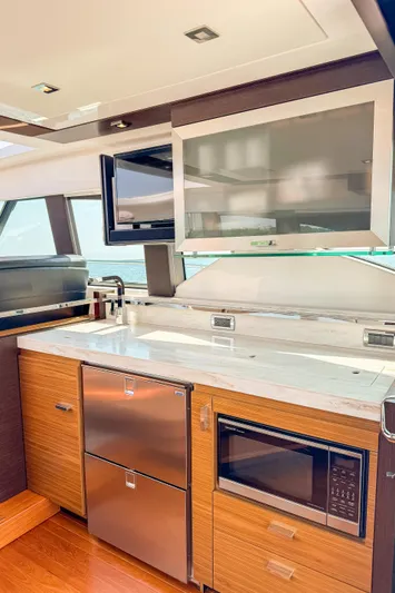 Escapade Yacht Photos Pics 