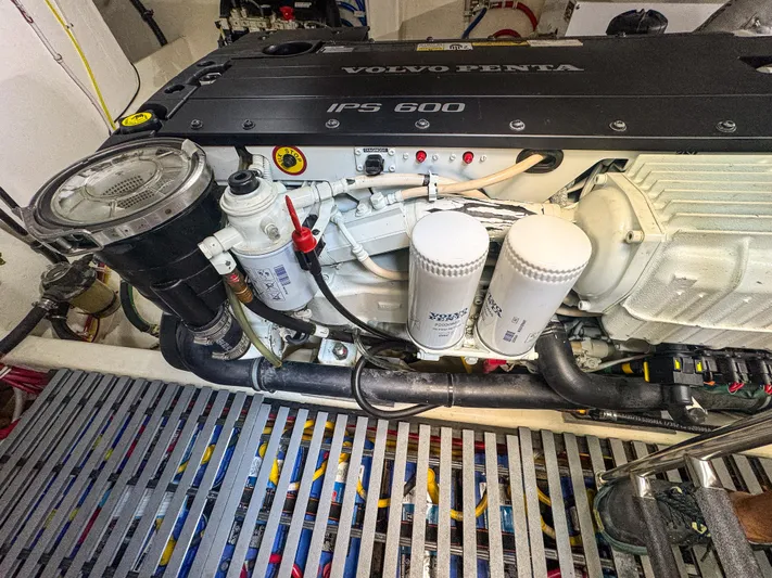 Escapade Yacht Photos Pics 