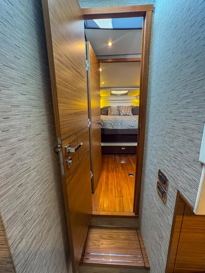 Escapade Yacht Photos Pics 