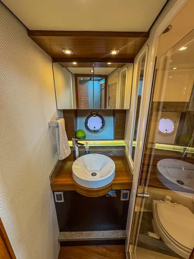 Escapade Yacht Photos Pics 