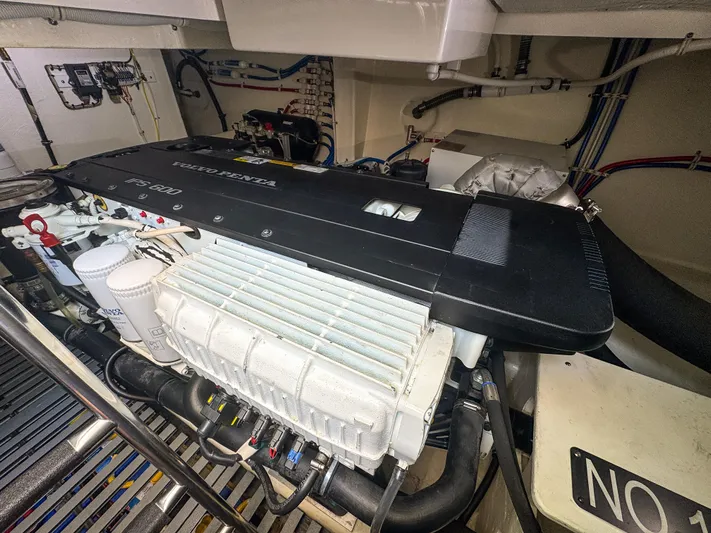 Escapade Yacht Photos Pics 