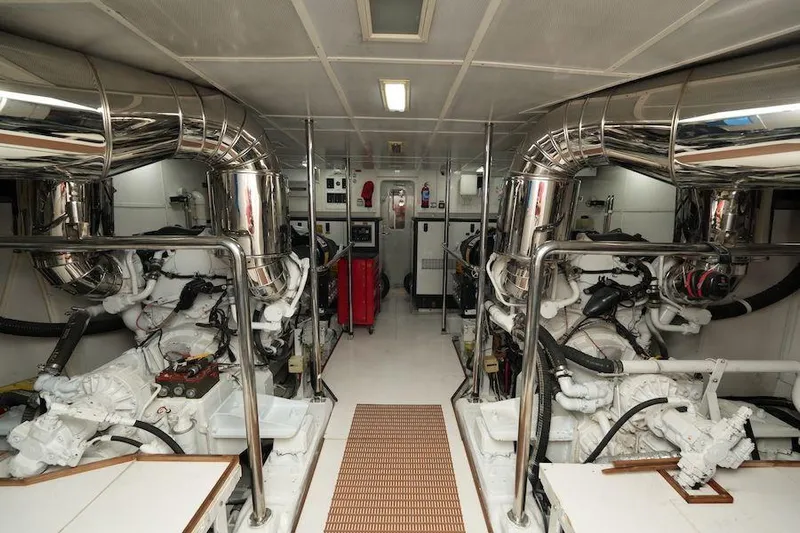 Yal Yacht Photos Pics 