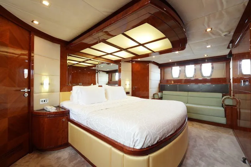 Yal Yacht Photos Pics 