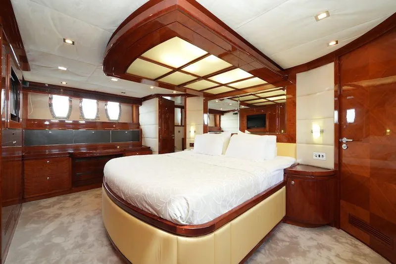 Yal Yacht Photos Pics 