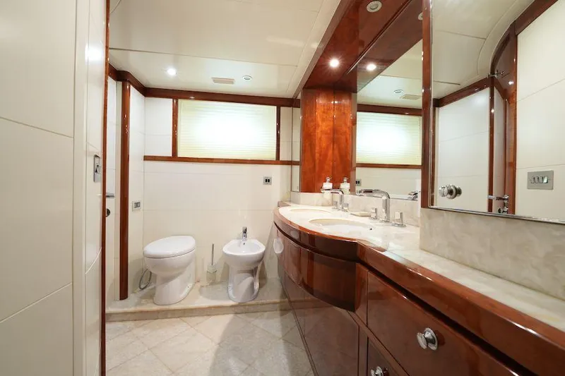 Yal Yacht Photos Pics 