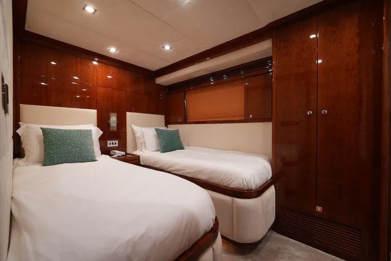 Yal Yacht Photos Pics 