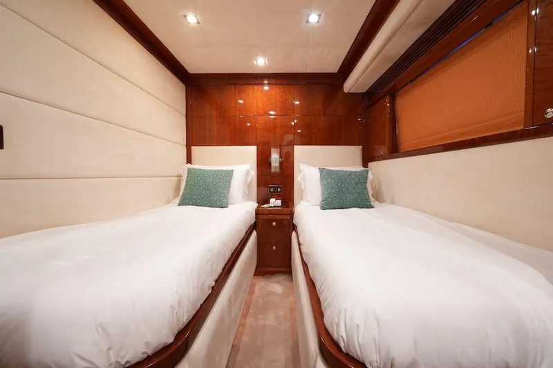 Yal Yacht Photos Pics 