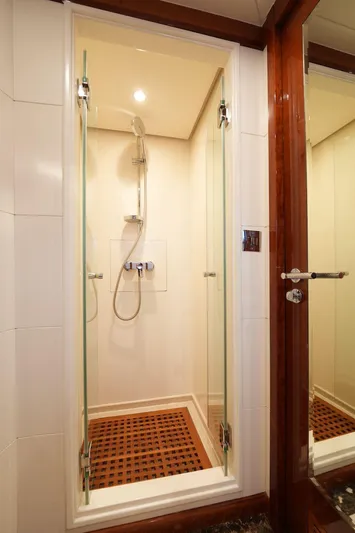 Yal Yacht Photos Pics 