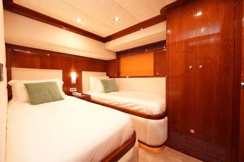 Yal Yacht Photos Pics 