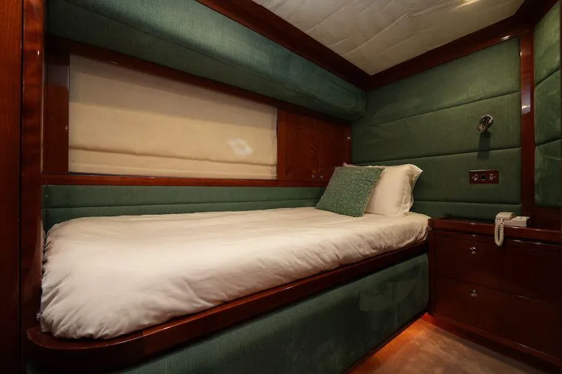 Yal Yacht Photos Pics 