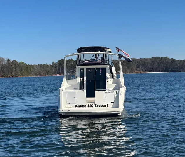  Yacht Photos Pics 2004 Carver 360 Mariner boat on a lake, rear view with flag.
