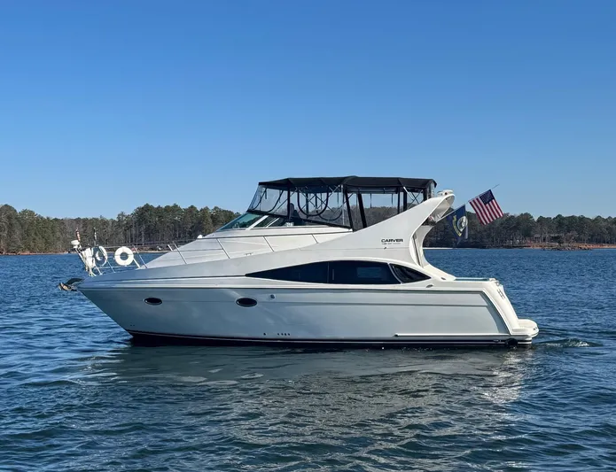  Yacht Photos Pics 2004 Carver 360 Mariner yacht on a calm lake with clear blue skies.