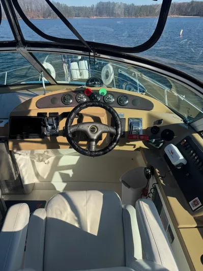  Yacht Photos Pics 2004 Carver 360 Mariner helm with lake view, featuring modern controls and comfortable seating.