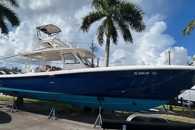 Everglades 435 Center Console