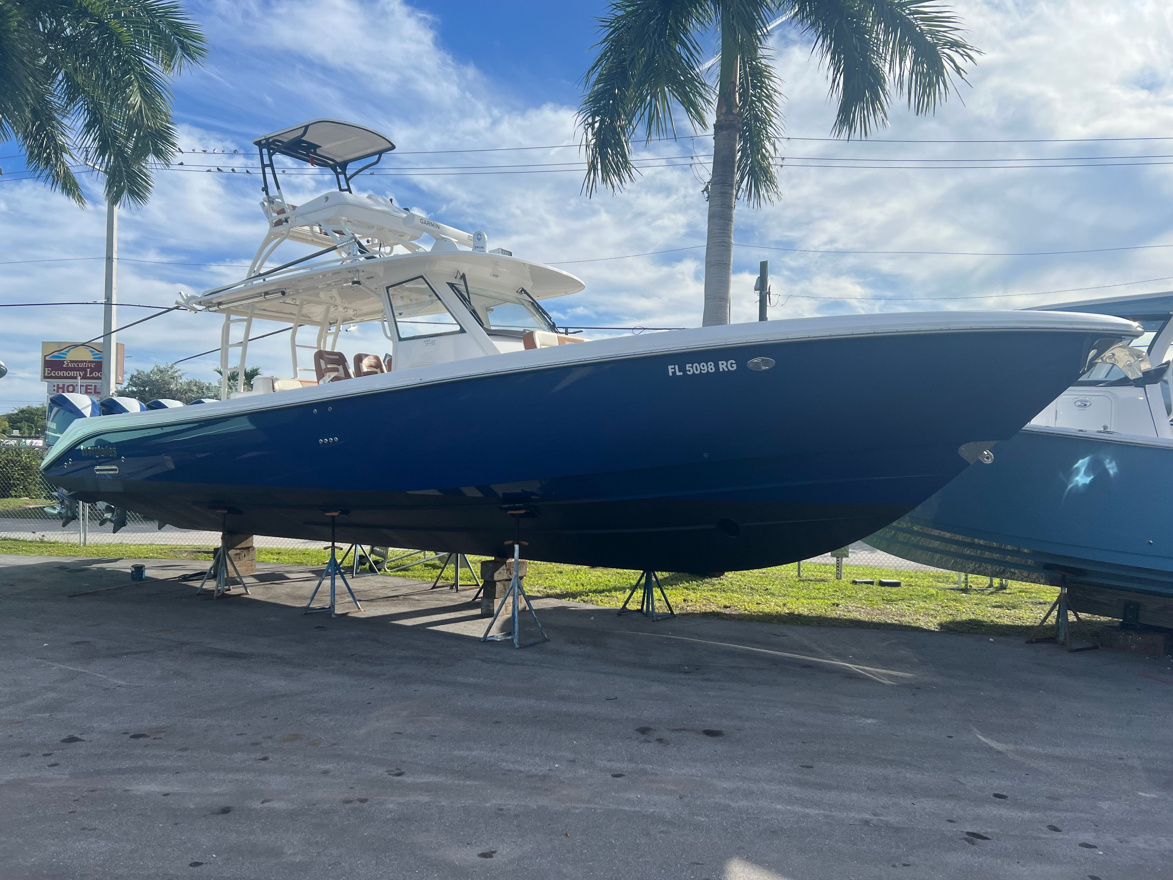 Everglades 435 Center Console