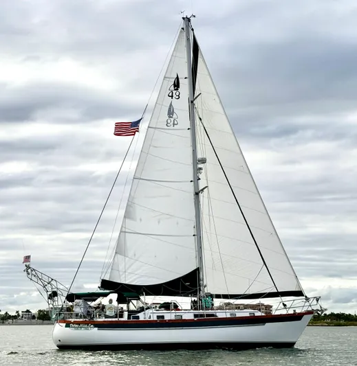 Divine Miss Em Yacht Photos Pics 