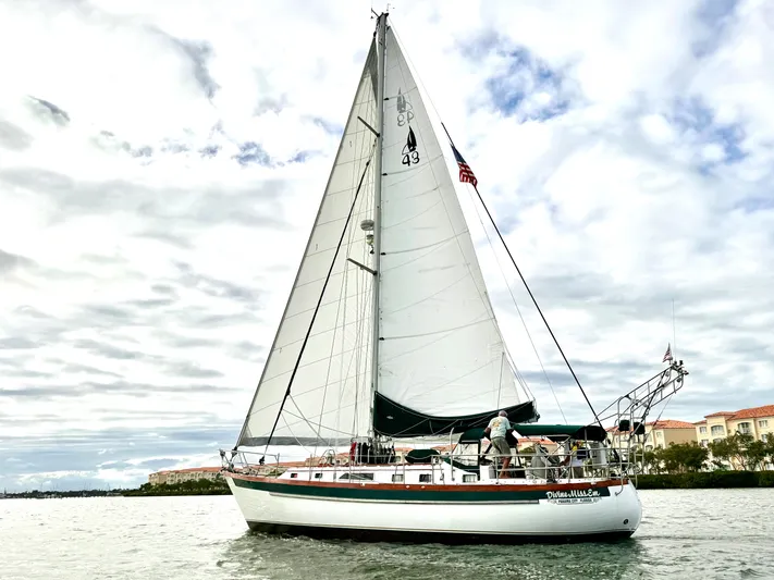 Divine Miss Em Yacht Photos Pics 