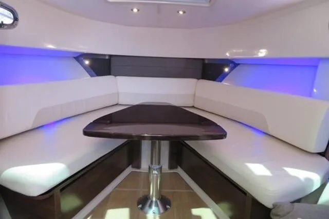  Yacht Photos Pics Boston Whaler 345 Conquest - Interior