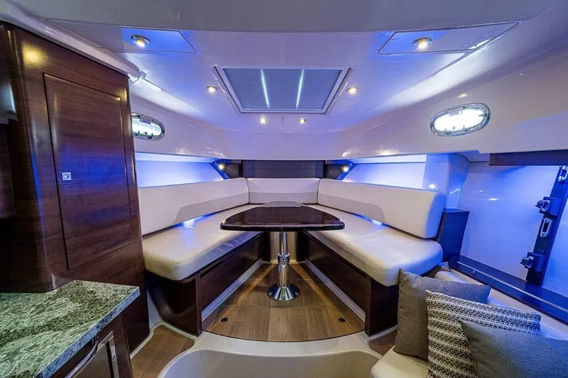  Yacht Photos Pics Boston Whaler 345 Conquest - Interior