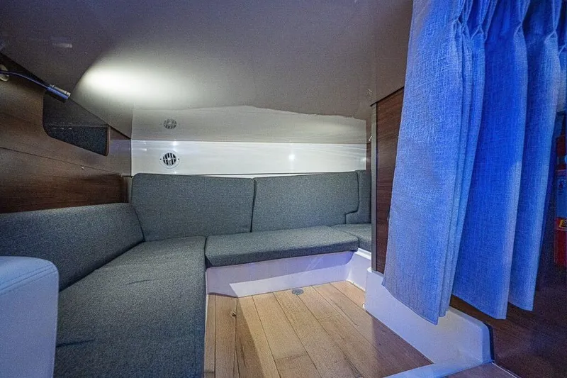  Yacht Photos Pics Boston Whaler 345 Conquest - Interior