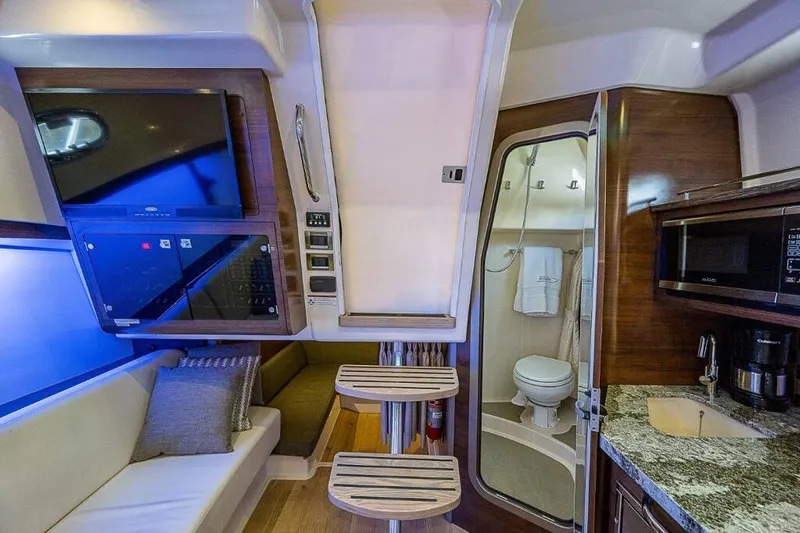  Yacht Photos Pics Boston Whaler 345 Conquest - Interior