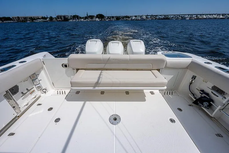 Yacht Photos Pics Boston Whaler 345 Conquest - Cockpit