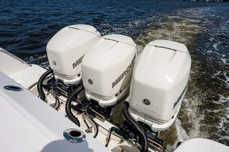  Yacht Photos Pics Boston Whaler 345 Conquest - Triple Outboard Engines
