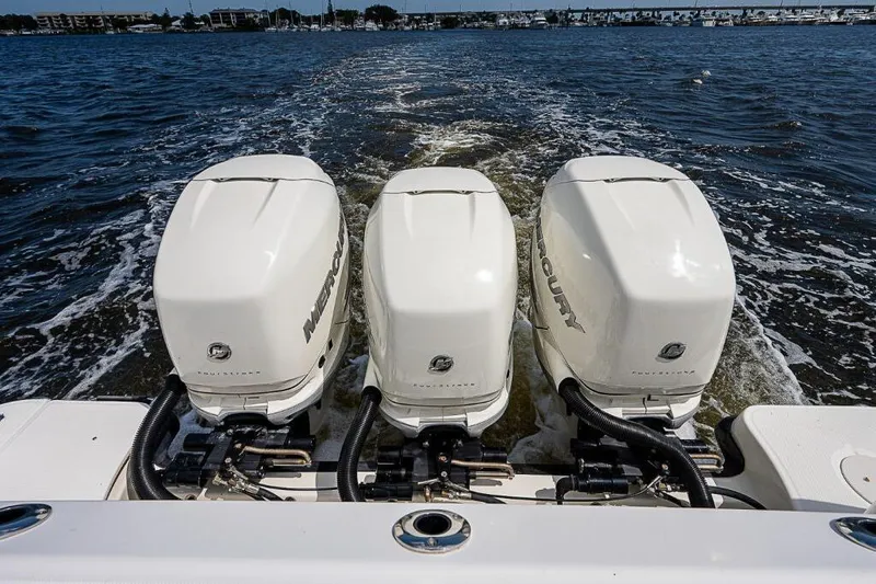  Yacht Photos Pics Boston Whaler 345 Conquest - Triple Outboard Engines