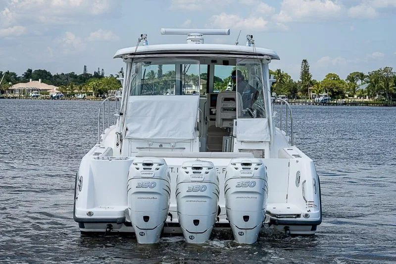  Yacht Photos Pics Boston Whaler 345 Conquest - Triple Outboard Engines