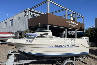 1998 Quicksilver 420 Cabin