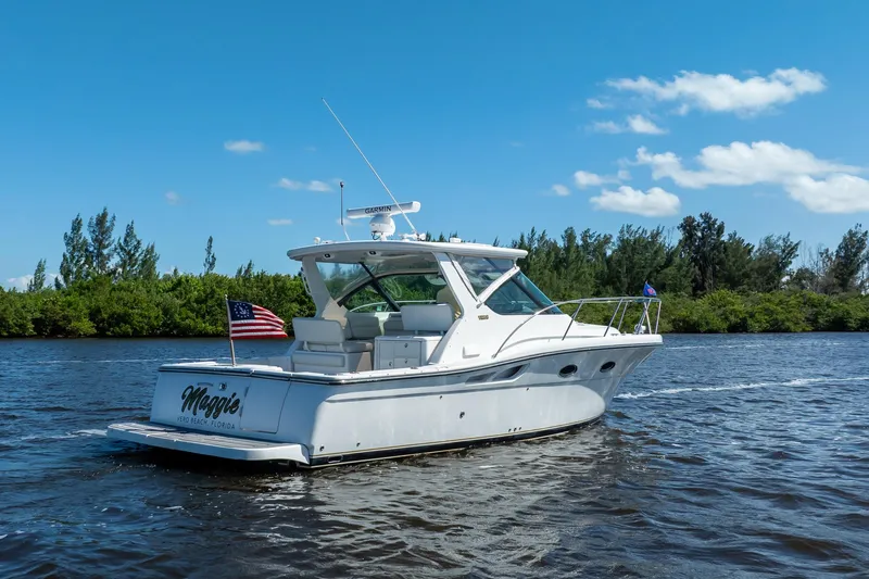 Maggie Yacht Photos Pics 2005 Tiara Yachts 3200 Open cruising on a sunny day with clear blue skies.