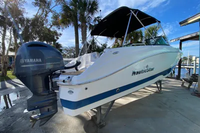 NauticStar 223 DC