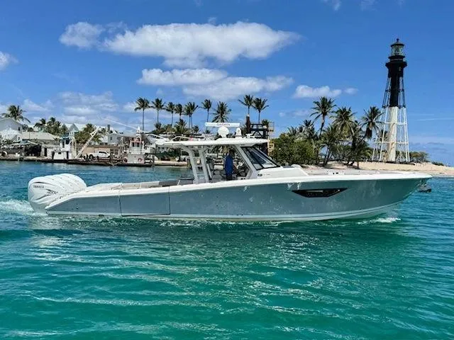  Yacht Photos Pics 2022-PURSUIT-S-428