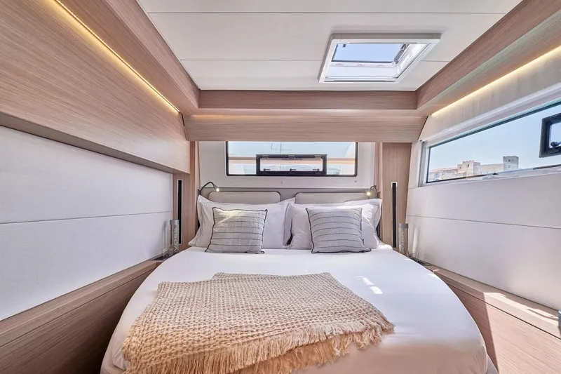 Frizzante II Yacht Photos Pics 