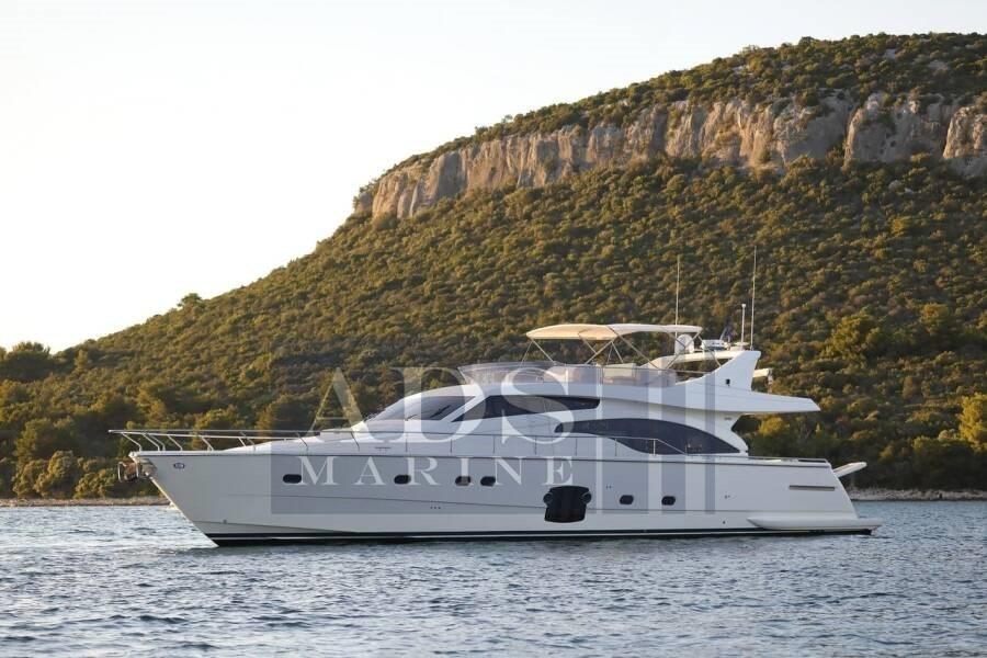 2006 Ferretti Yachts 681