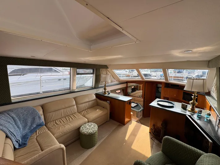 Logos Yacht Photos Pics Interior of 2000 Carver 406 Aft Cabin Motor Yacht with beige seating and wooden accents.