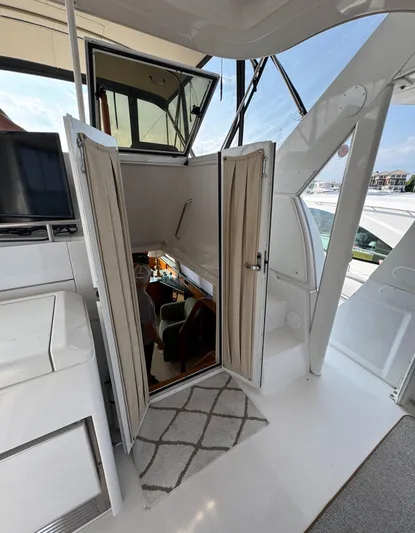 Logos Yacht Photos Pics 2000 Carver 406 Aft Cabin Motor Yacht interior with open door and modern design.