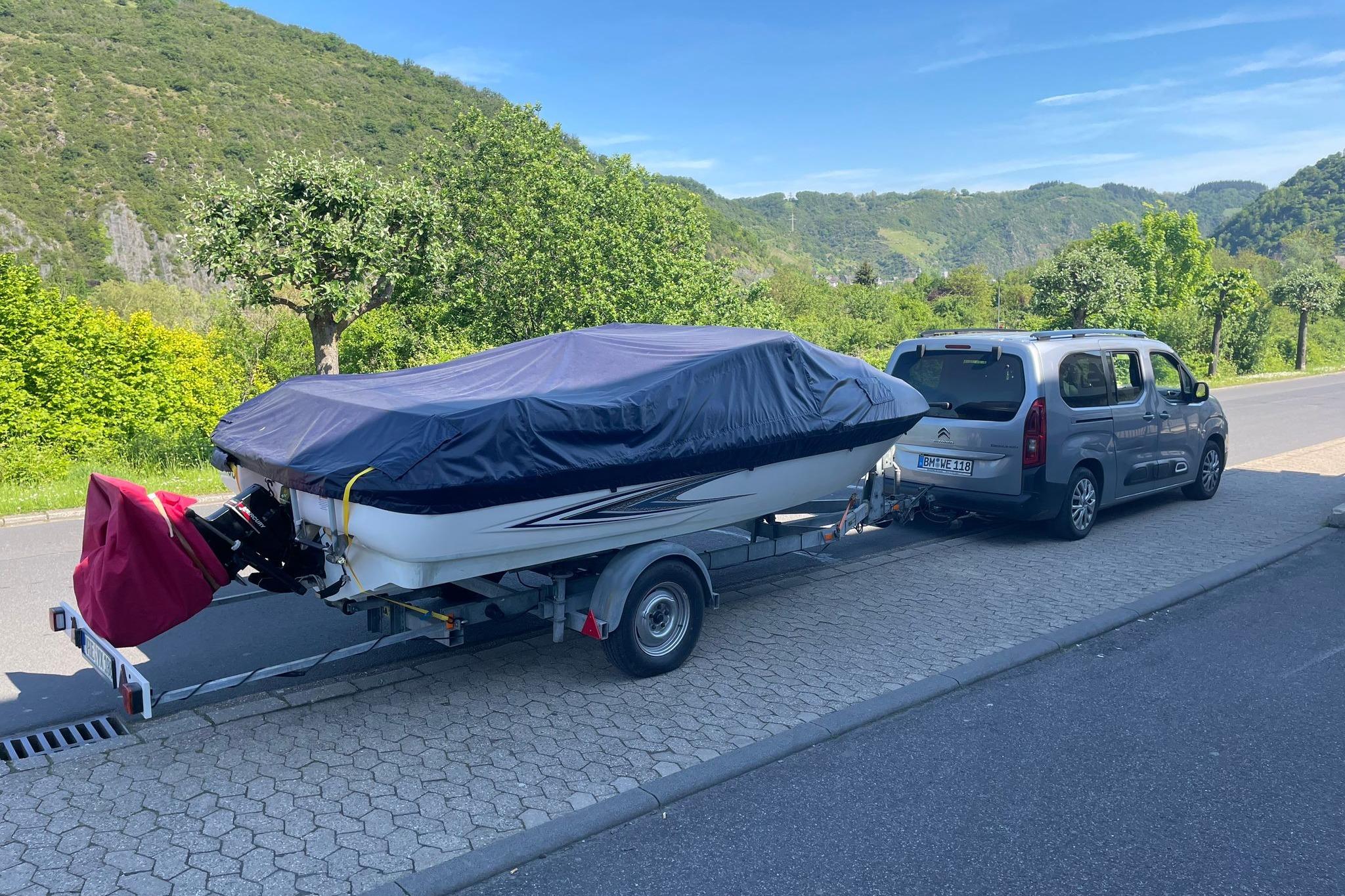 2001 Glastron SX 177